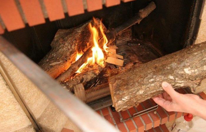 Schornsteinbrand breitet sich auf Haus aus: Achtzigjähriger mit Verbrennungen ins Krankenhaus eingeliefert