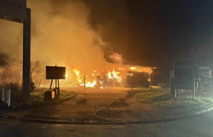 Ein Restaurant, das an Silvester in der Gironde durch einen Brand zerstört wurde