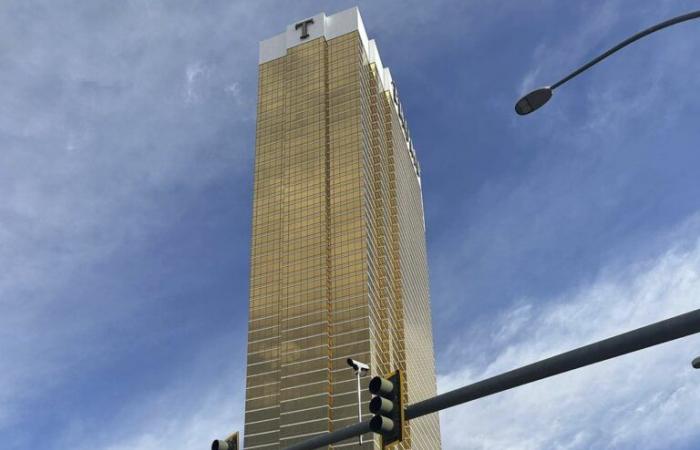 Fahrzeug fängt Feuer und explodiert vor der Lobby des Trump-Hotels in Las Vegas