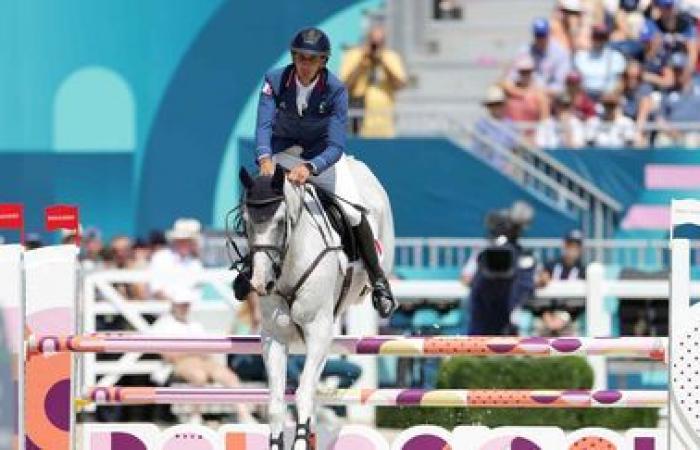 „Der Schmerz ist immens“… Stéphane Landois sieht, wie Chaman entfernt wird, das Pferd, mit dem er bei den Olympischen Spielen Silber gewonnen hat