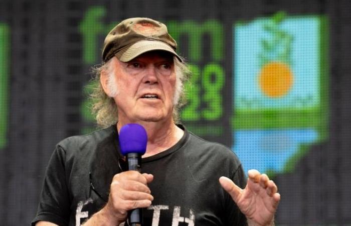 Neil Young kritisiert das Festival und kündigt seinen Rückzug aus dem Programm an