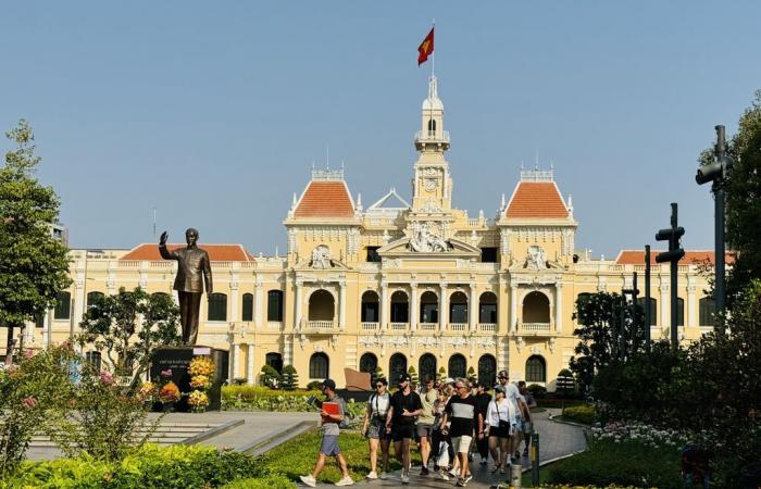 Ho-Chi-Minh-Stadt begrüßt die ersten internationalen Touristen des Jahres 2025