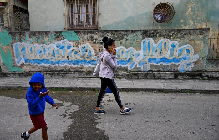 „Du musst glücklich sein“, ruft das Graffiti den Bewohnern Havannas zu