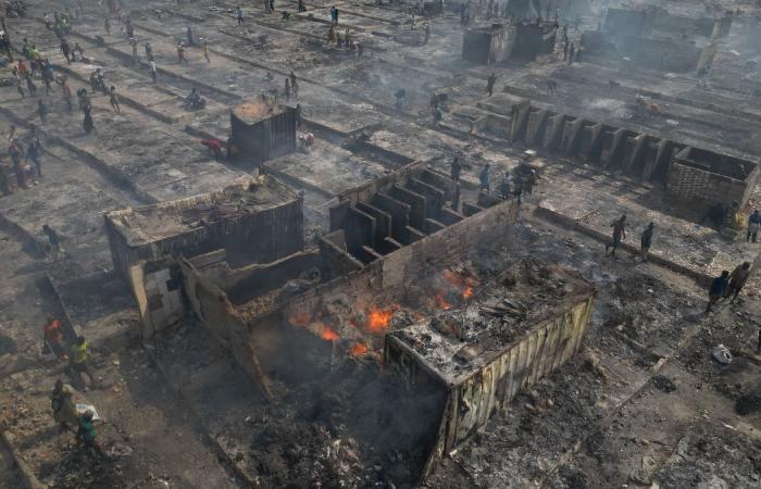 In Accra verwüstet ein Großbrand Ghanas wichtigsten Second-Hand-Kleidungsmarkt