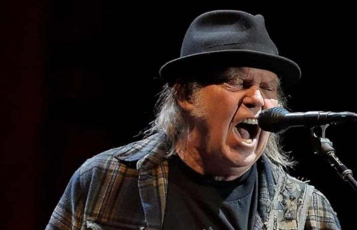 Neil Young zieht sich aus dem Programm des Glastonbury-Festivals zurück und verurteilt Intervention der BBC