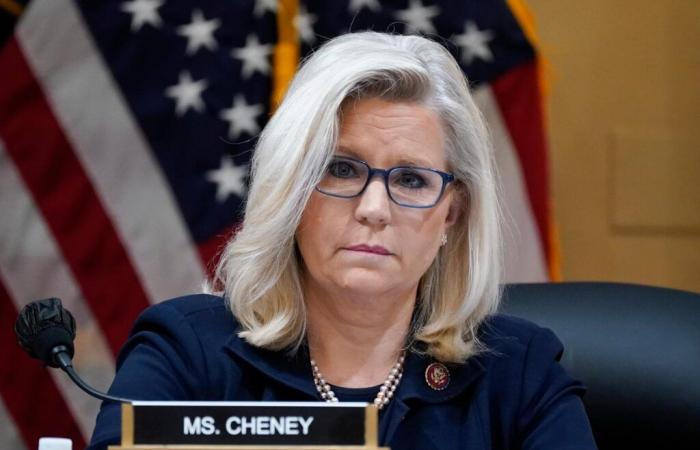 Joe Biden zeichnet Liz Cheney, ehemalige gewählte Republikanerin und Gegnerin von Donald Trump, mit der „Präsidentenmedaille der Staatsbürgerschaft“ aus.