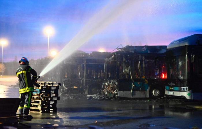 Sieben Wasserstoffbusse wurden durch einen Brand in einem Depot in Danjoutin im Territoire de Belfort zerstört