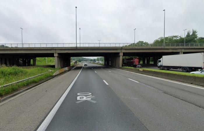 Ein Autofahrer zwischen Leben und Tod nach einem schweren Unfall auf der Brüsseler Ringstraße