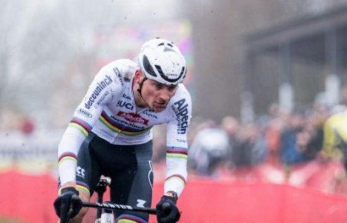 Van der Poel zieht sich aus Koksijde gegen Van Aert zurück