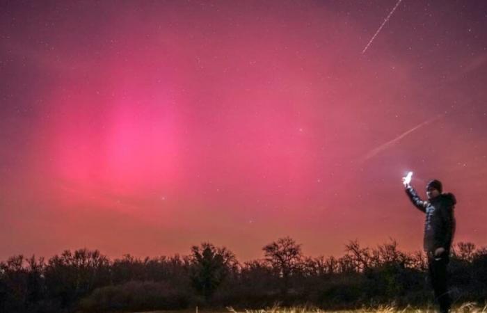 Neulise. Dieser Fotograf hat das Nordlicht am 1. Januar in Roannais verewigt