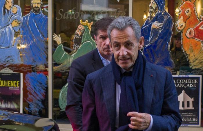 Nicolas Sarkozy wartet auf sein elektronisches Armband und reist für einen Familienurlaub auf die Seychellen