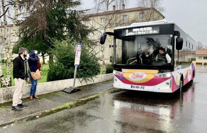 Tag der Revolution für den Pybus in Parthenay, kostenloser elektrischer Stadtbus