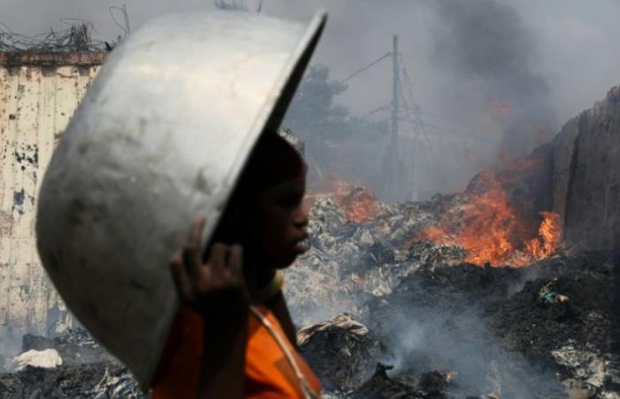 In Accra verwüstet ein Großbrand Ghanas wichtigsten Second-Hand-Kleidungsmarkt – 01.02.2025 um 22:31 Uhr