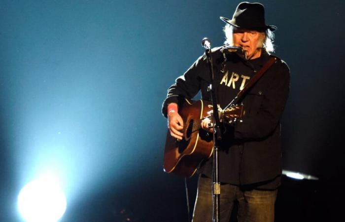 Neil Young zieht sich aus dem Glastonbury-Festival zurück und wirft ihm vor, dass es „unter der Kontrolle“ der BBC stehe