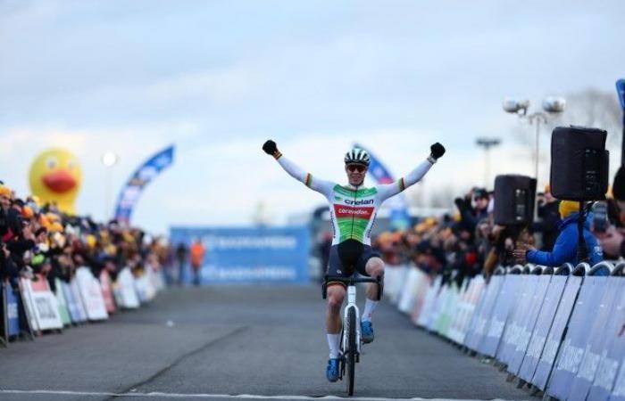 Laurens Sweeck krönt sich in Koksijde zum Sandkönig und holt sich den fünften Saisonsieg, der junge Tibor Del Grosso wird Zweiter