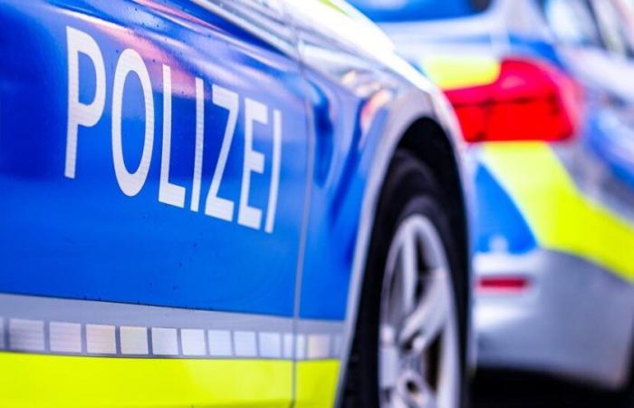 Zwei Polizisten nach Explosion vor dem Berliner Polizeirevier verletzt