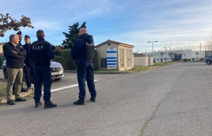 Gewalttätiger Häftling, selbstgebaute Waffe, Antrag auf Freilassung, was man bei der Geiselnahme im Arles-Gefängnis beachten sollte