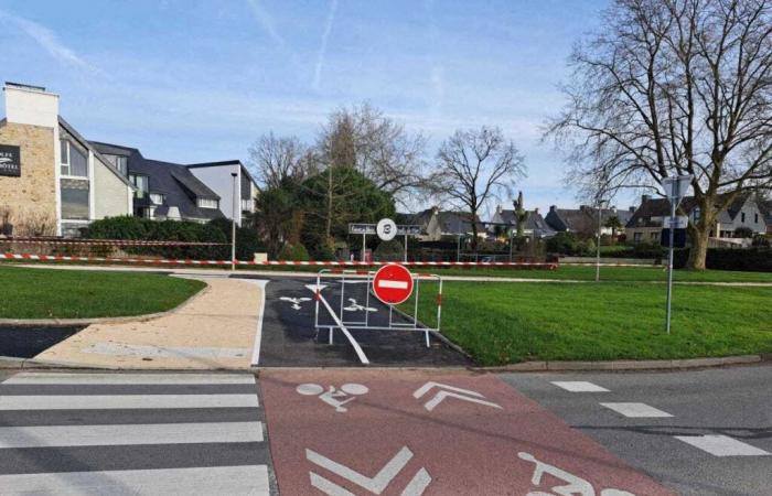 Zwei junge Menschen in ernstem Zustand, nachdem sie von einem Auto angefahren wurden