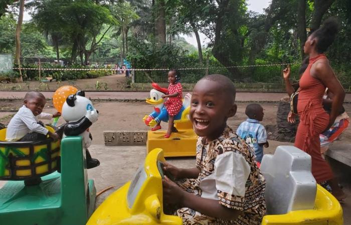 Eine echte „Touristenfalle“ in Brazzaville, die Kinder haben viel Spaß!