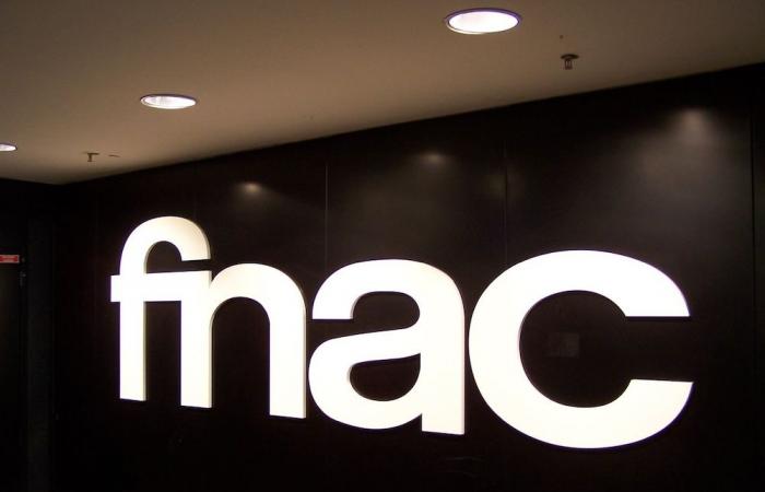 Auf den Champs-Élysées verkauft Fnac seine Artikel vor Schließung