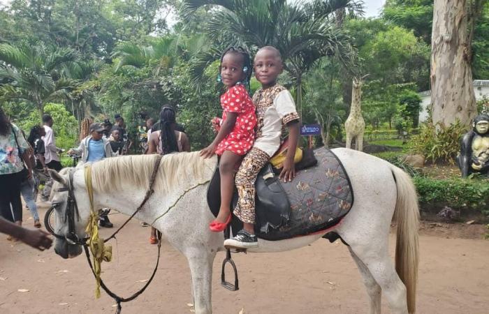 Eine echte „Touristenfalle“ in Brazzaville, die Kinder haben viel Spaß!