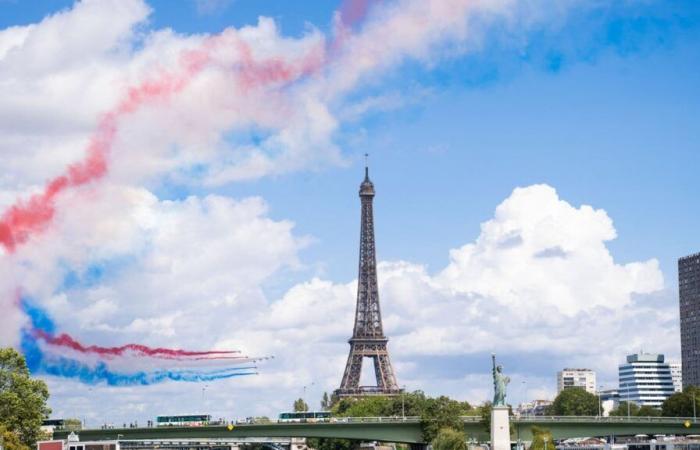 Kinofassung: Ein legendärer Reisebus kommt in Paris an