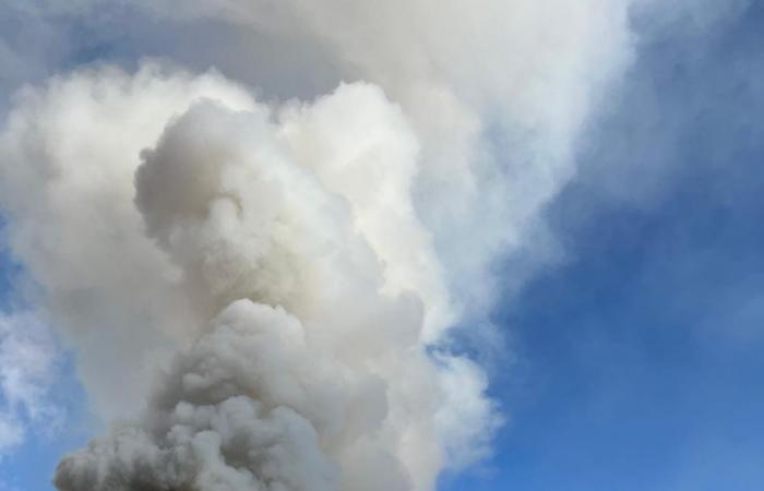 Château-d’Oex: Ein Gebäude fängt Feuer, zwei leichte Verletzte