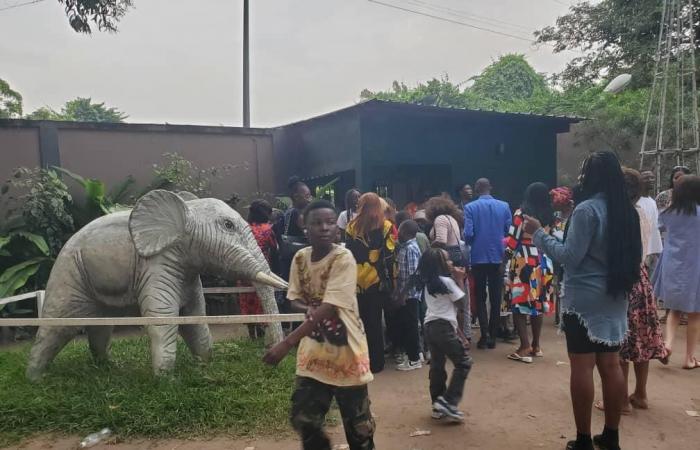 Eine echte „Touristenfalle“ in Brazzaville, die Kinder haben viel Spaß!