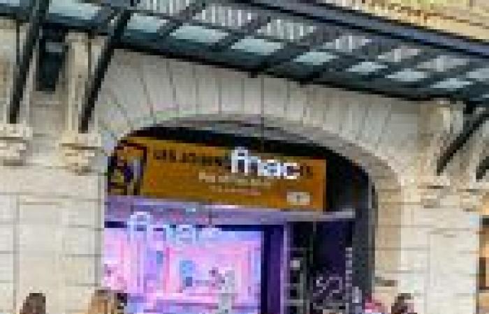 Abschied von Fnac auf den Champs-Élysées: ein riesiger Ausverkauf vor der endgültigen Schließung!