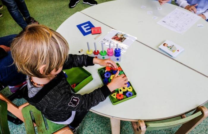 in der Gironde, wie spezielle Klassen Kinder mit autistischen Störungen in der Schule unterstützen