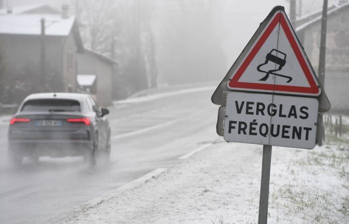 Bei einem Unfall auf der A6 in Burgund kommt eine Person durch Schnee und Eis ums Leben