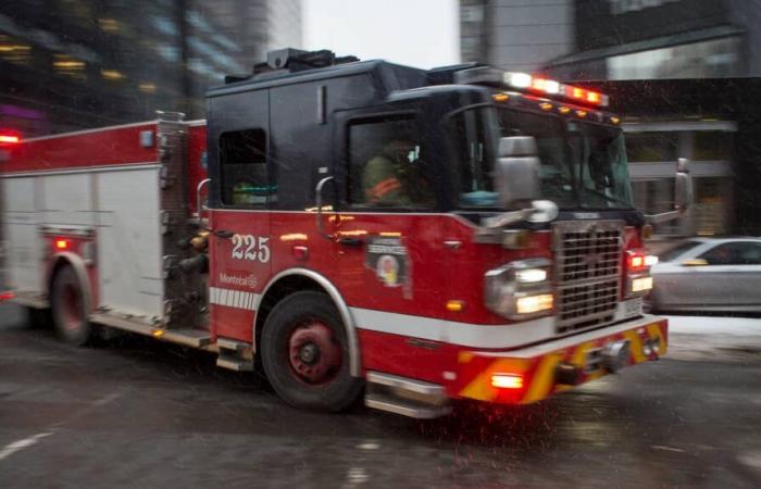 Ein Geschäftsgebäude in Montreal, das Opfer einer Brandstiftung wurde