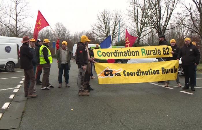 Landwirte der Rural Coordination sind an diesem Sonntagabend auf dem Weg, Paris zu blockieren