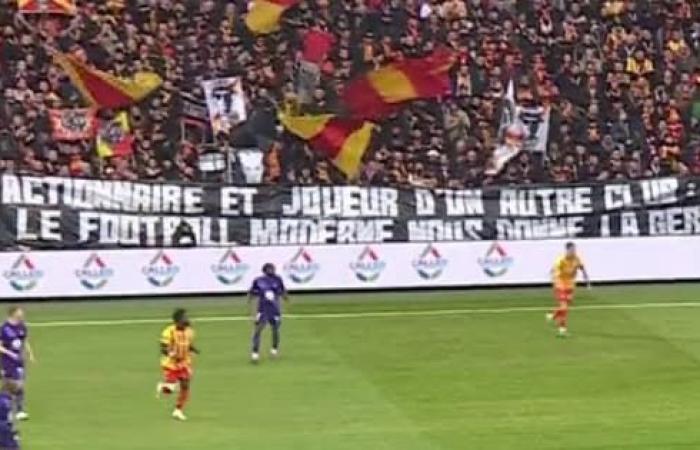 das erbitterte Banner der Lensois-Anhänger gegen Seko Fofana