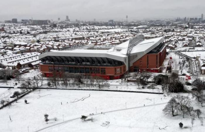 Das Duell zwischen Liverpool und Manchester United wurde trotz des Schnees fortgesetzt