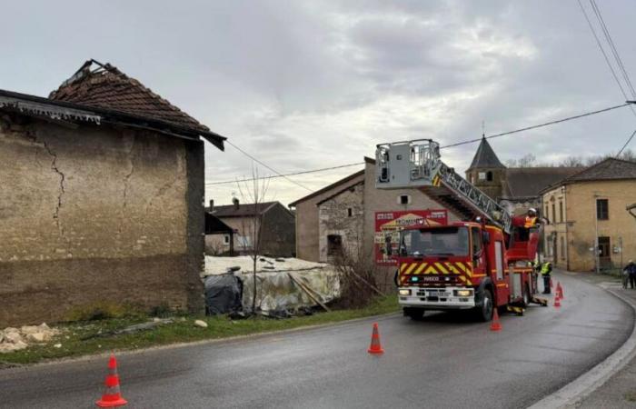 Maas. In Burey-en-Vaux stürzt ein Schuppen in der Nähe der Straße ein