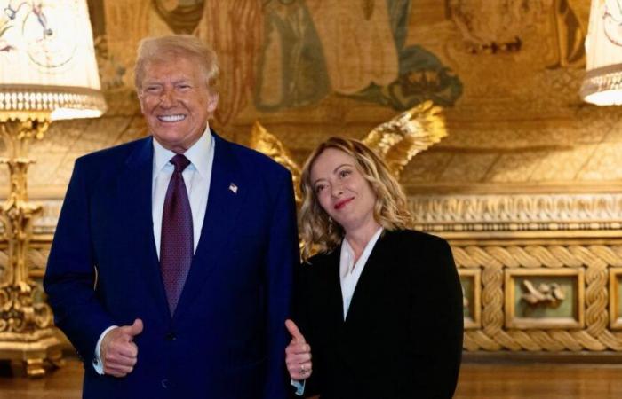 Giorgia Meloni wird in Florida von Donald Trump umarmt