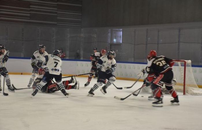 In Bildern: Erleben Sie noch einmal das Eishockeyspiel zwischen Neuilly-sur-Marne und Dünkirchen, das auf der Eisbahn von Dreux ausgetragen wurde