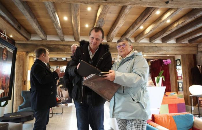 Sein Sohn ist beunruhigt über einen Gegenstand, der in seiner Mühle feststeckt … „Jeder macht sich darüber Sorgen!“