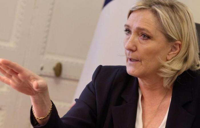 Der Wiederaufbauplan „geht nicht weit genug“, bedauert Marine Le Pen bei ihrer Ankunft vor Ort