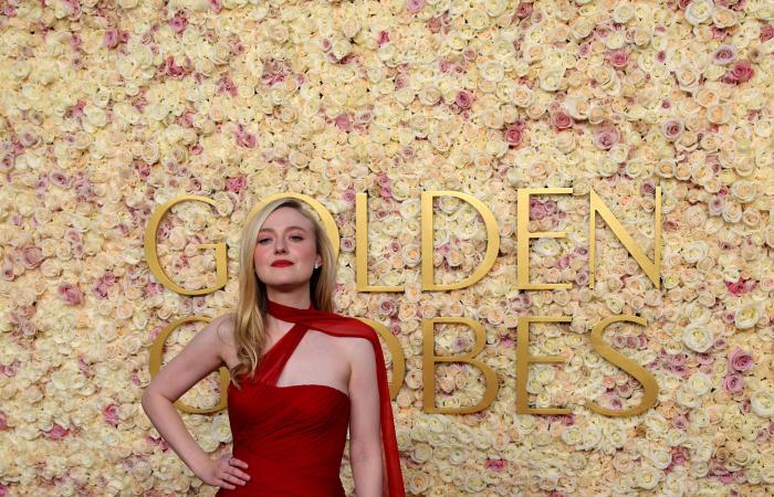 Cate Blanchett strahlt in Gold, als die Wicked-Stars Ariana Grande und Cynthia Erivo eintreffen