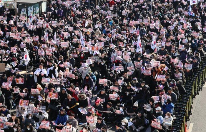 Pro und Anti-Yoon, Tausende Menschen auf den Straßen in Seoul, bevor sein Haftbefehl abläuft