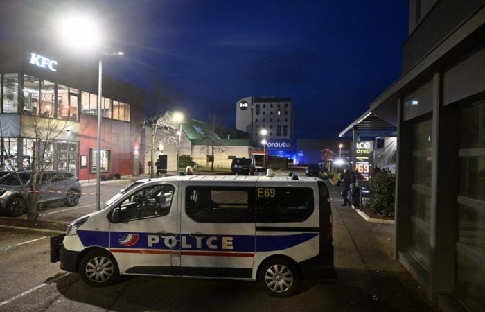 Lyon. Auf dem Parkplatz eines KFC kommt es zu Schießereien, zwei Männer zwischen Leben und Tod