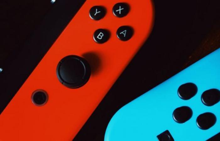 Erstes Foto eines vollständigen und scheinbar echten Nintendo Switch 2 Joy-Con-Controllers. –