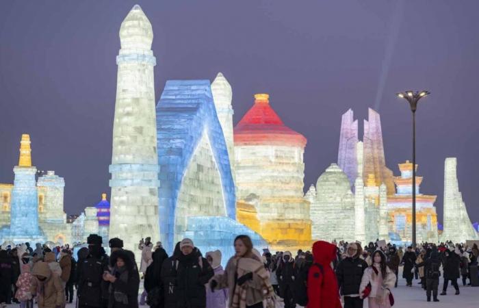 Die Schneekönigin im echten Leben … Sehen Sie die Dingo-Skulpturen beim Harbin Ice Festival, China