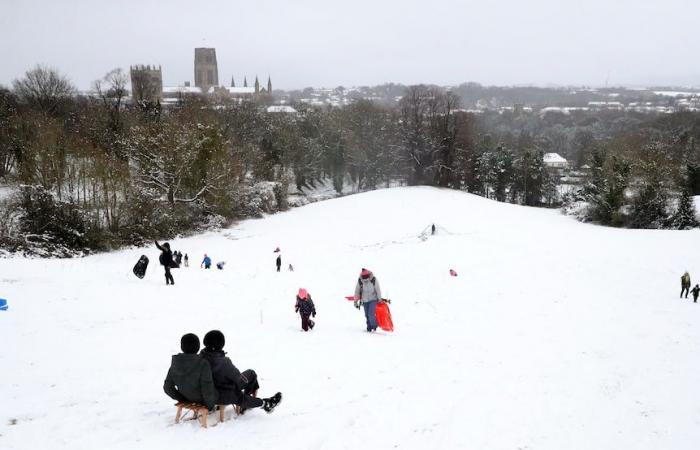 Starker Schneefall sorgt für Störungen in ganz Europa, die USA bereiten sich auf starken Schneefall vor