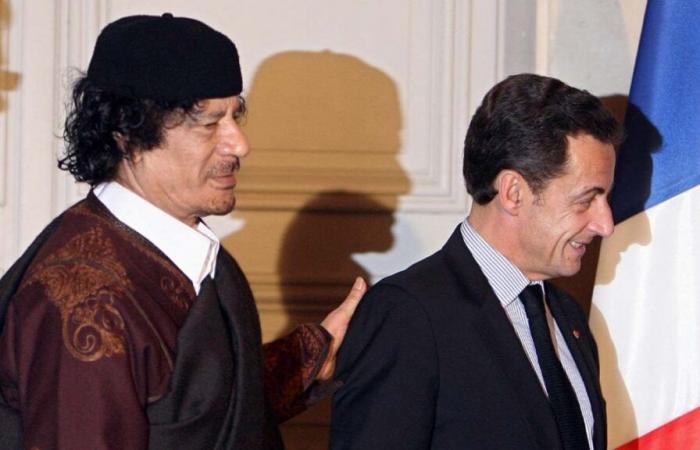 die problematischen Verbindungen zwischen Nicolas Sarkozy und dem Diktator Gaddafi