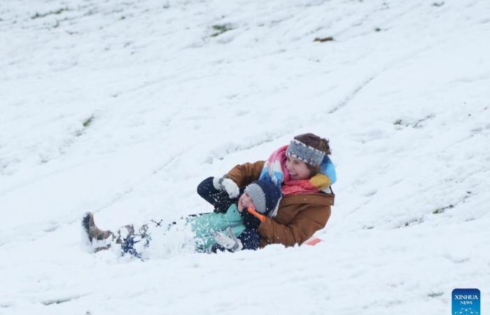 Starker Schneefall in Großbritannien führt zu Reiseunterbrechungen und Stromausfällen – Xinhua