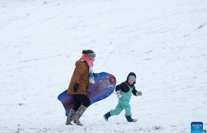 Starker Schneefall in Großbritannien führt zu Reiseunterbrechungen und Stromausfällen – Xinhua