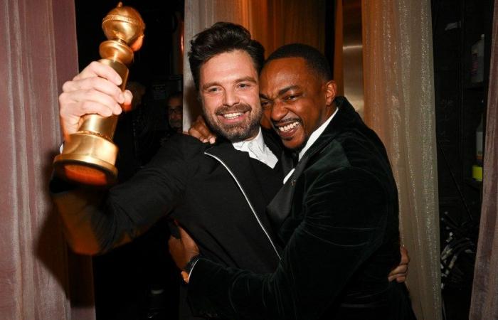 Anthony Mackie stürzt Sebastian Stan Golden Globes-Gewinnerinterviews ab